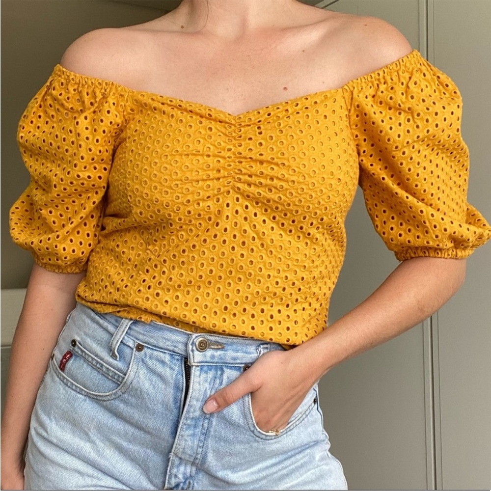 H&M Gorgeous Gold eyelet top NWOT mustard crop top Size M Medium Fall pics